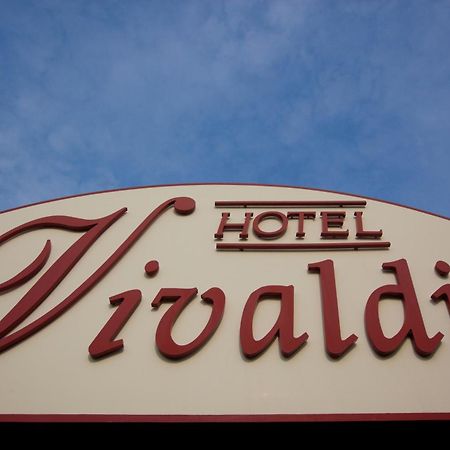 Vivaldi Hotel Westerlo Eksteriør bilde